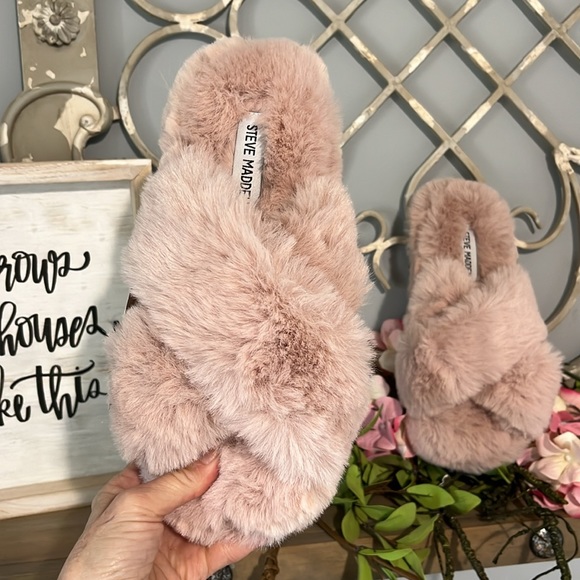 Steve Madden Slipper Pink Fluffy Comfy Slides House Shoe Women 7 8 Plush Slip On - Picture 11 of 12